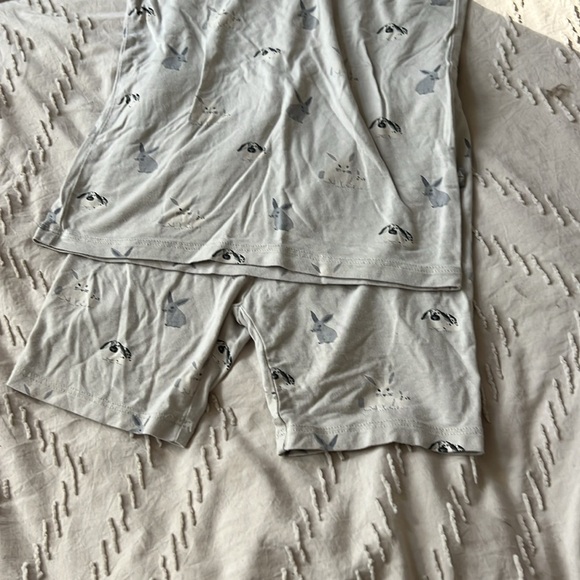 Kyte BABY Light Gray Kids Pajama Set with Animal Design - Picture 4 of 4